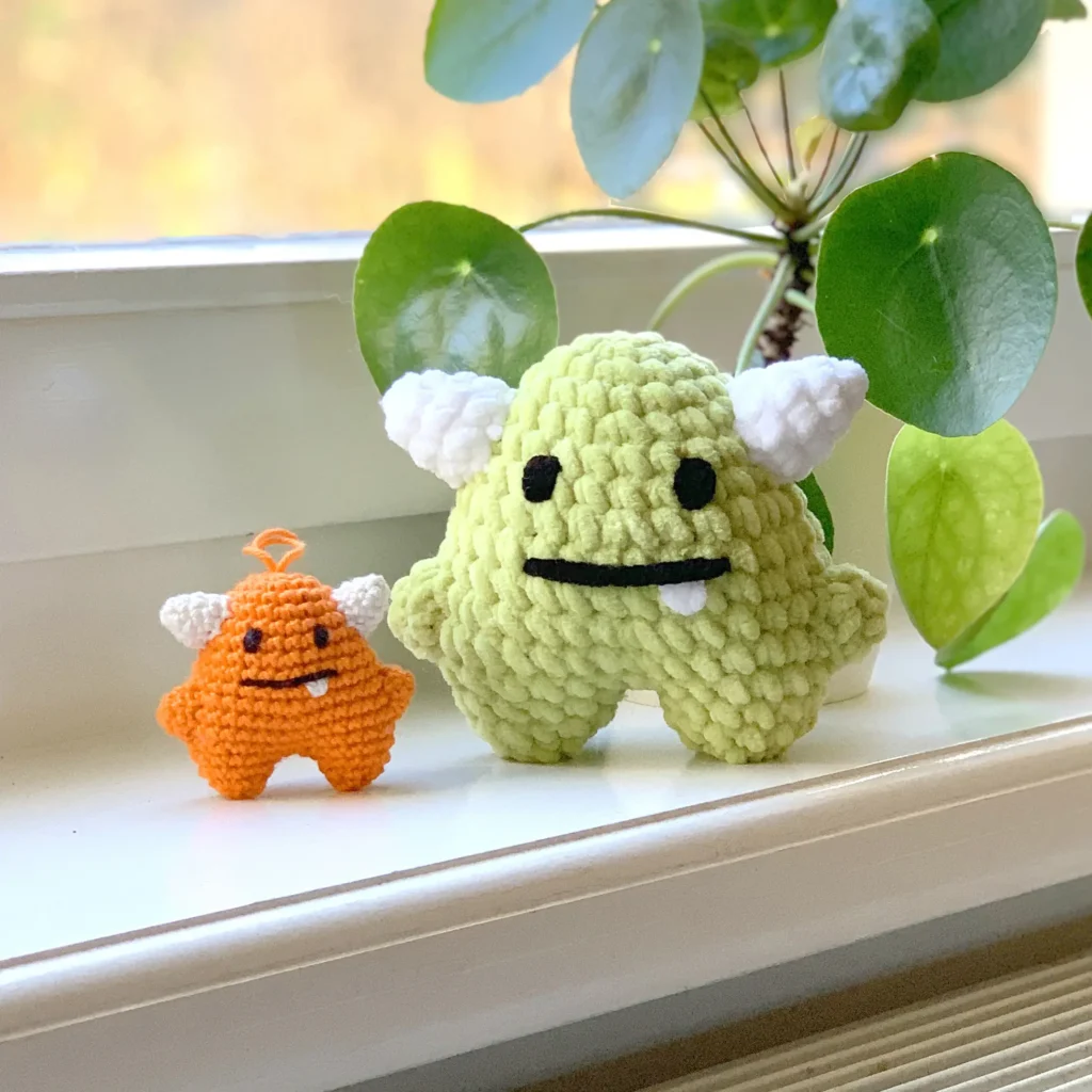 free mini monster crochet pattern