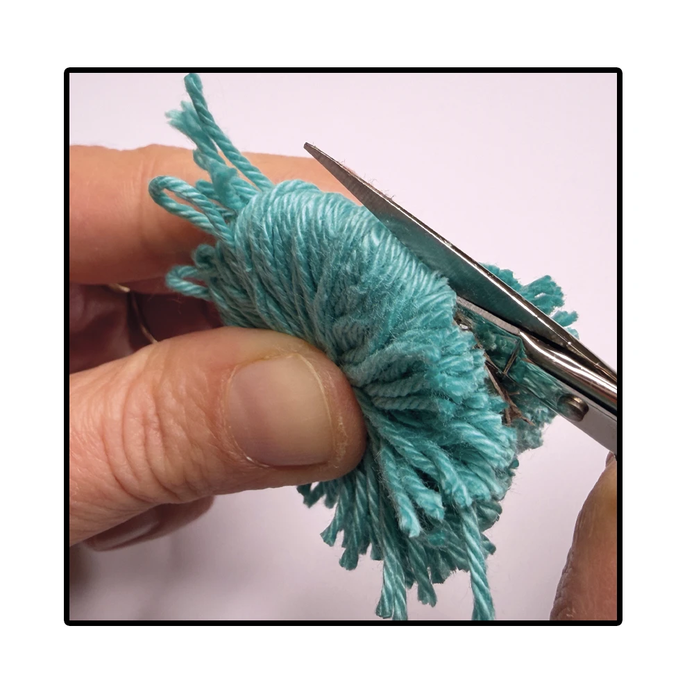 how to make a pom-pom 