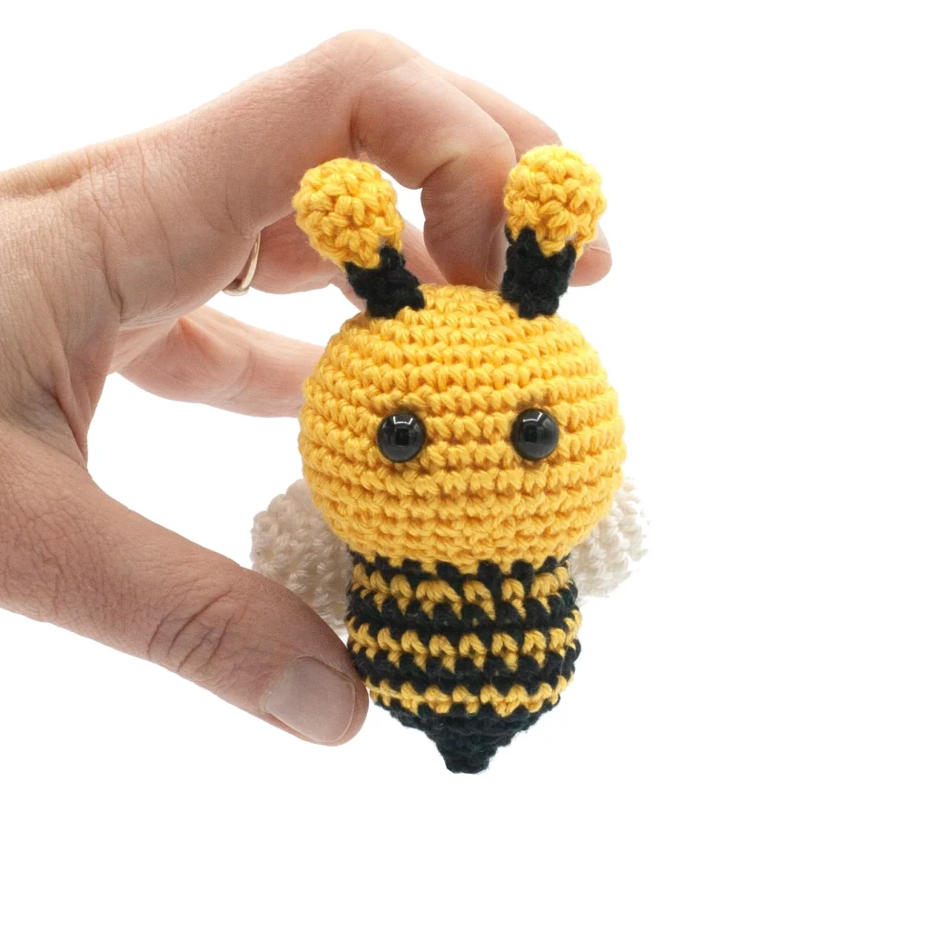 bee keychain crochet pattern
